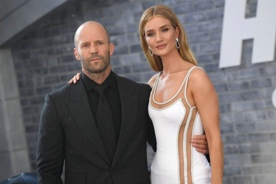 Rosie Huntington-Whiteley, aparitie nud apreciata cu peste 200.000 de like-uri. Sotia lui Jason Statham a incendiat Instagramul