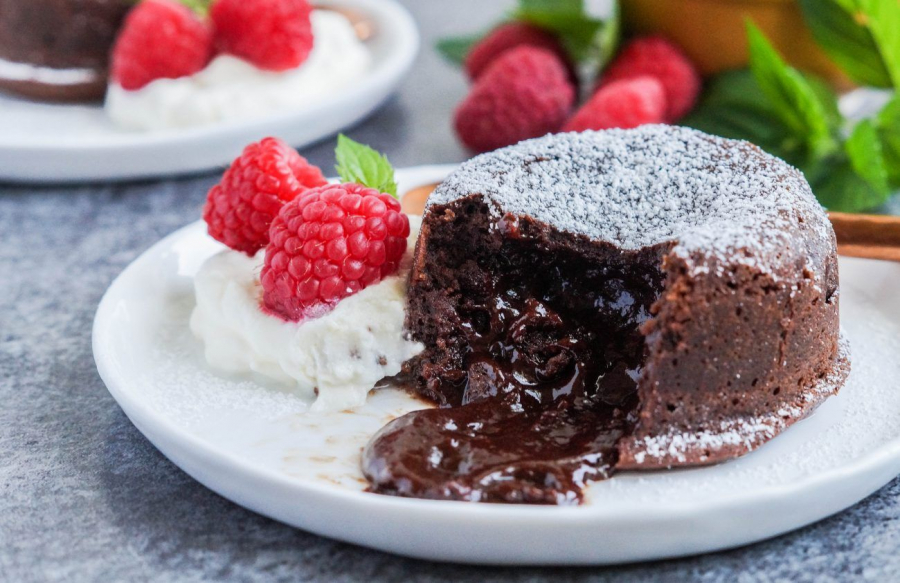 Multa ciocolata si pasiune. Reteta renumitului desert - Lava Cake