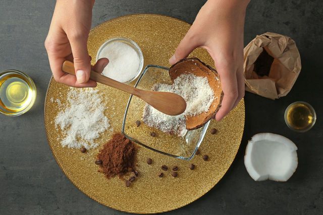 Cum sa ai grija de corpul tau acasa! Iata cateva idei de scrub natural pentru corp cu ingrediente din bucatarie