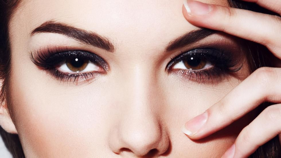 Ai grija de sanatatea ochilor tai! Vezi cum sa folosesti corect produsele de make-up aplicate in zona ochilor