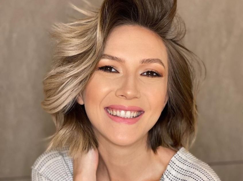 Adela Popescu, poza cu burtica de gravida, insarcinata in 30 de saptamani
