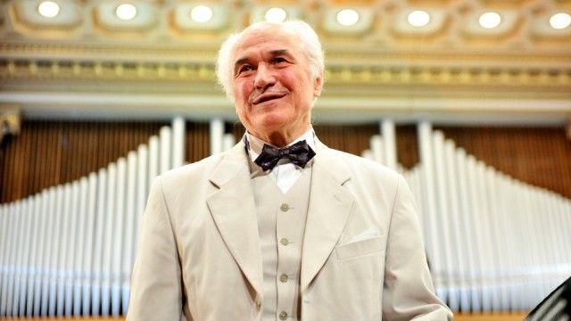 Eugen Doga despre vaccinul anti-Covid-19: "Cu aceasta boala nu se glumeste, este necrutatoare si coseste societatea. Imi este dor de scena, de voi, asa ca vaccinati-va, dragii mei!" - VIDEO