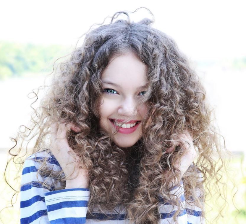 Noelle Vlasov a implinit 17 ani! Cum arata acum fetita numita “cel mai frumos copil din Romania”
