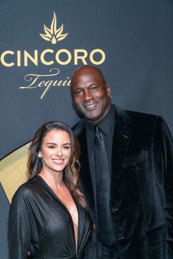 Cine e sotia lui Michael Jordan si ce contract prenuptial i-a cerut starul sa semneze, dupa divortul lui usturator de prima nevasta?