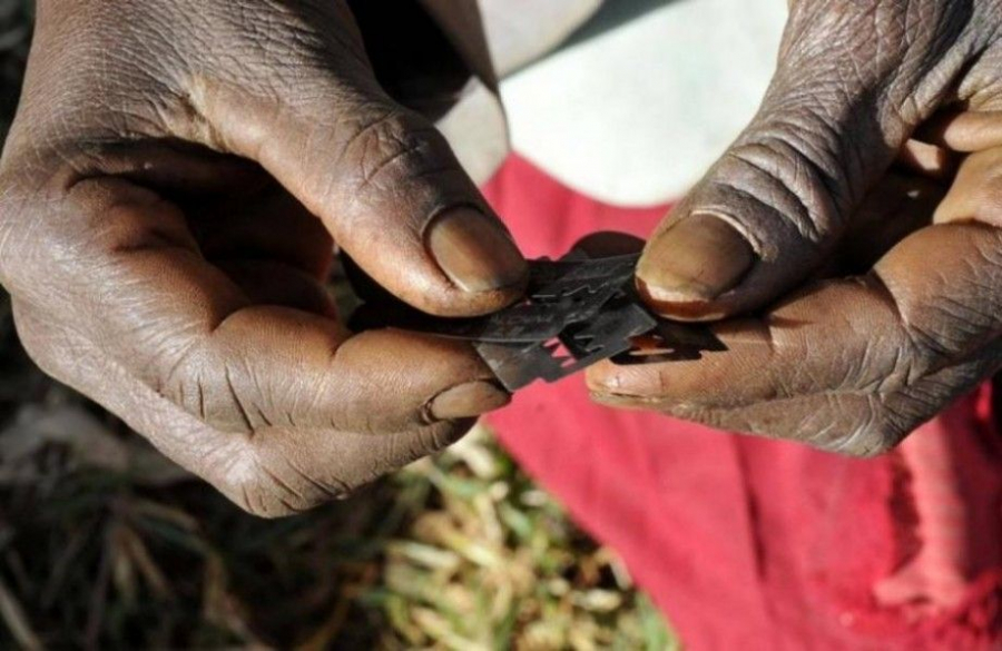 Despre obiceiul mutilarii organelor genitale ale femeilor! Circumcizia feminina - CALVARUL prin care trec inca multe fete din intreaga lume in secolul al XXI-lea
