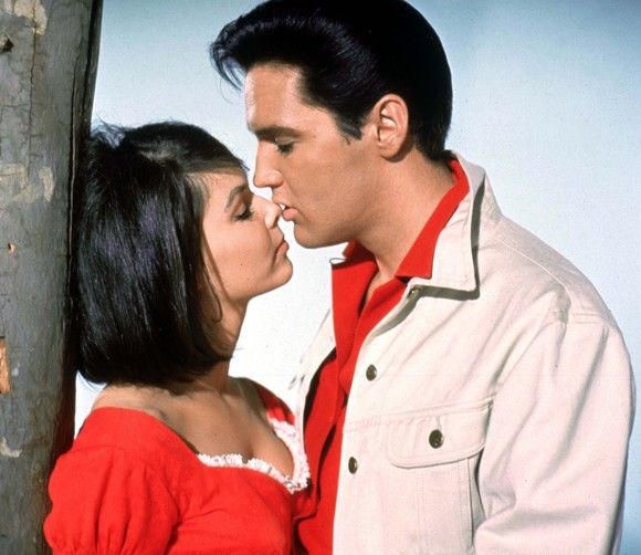 Jocurile sexuale preferate de Elvis Presley. Ce au povestit Cybill Shepard si Natalie Wood despre partidele de amor cu starul