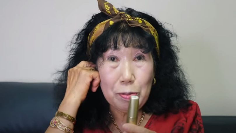Are 74 de ani si e vedeta. O bunicuta din Coreea de Sud da lectii de vlogging celor tineri