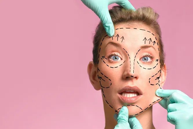 Fata stramba, cicatrici si infectii! Operatiile plastice pe care pacientii le regreta