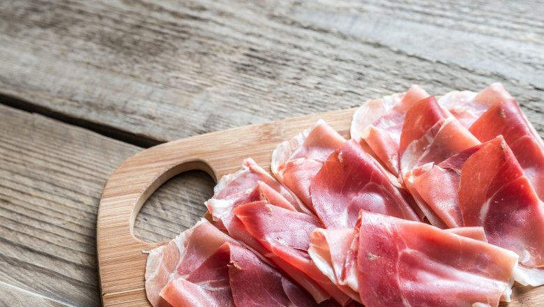 Razboiul carnii in Spania. Un ministru a fost atacat dur de colegi in urma unei campanii care promoveaza consumul moderat