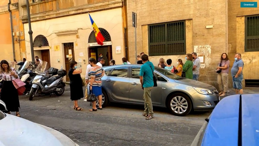 Vlad Biletchi despre cozile imense de la sectiile de votare din diaspora: "Celor de la CEC sa le fie rusine ca nu au deschis 191 de sectii si i-au pus pe acesti oameni sa stea in rand" - VIDEO