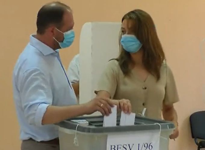 Primarul municipiului Chisinau, Ion Ceban, voteaza: "Imi doresc ca toata tara sa ia ritmul de dezvoltare a Chisinaului" - VIDEO
