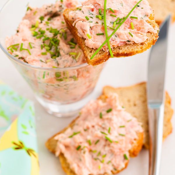 Simplu, sanatos, gustos! Pate din somon afumat pregatit acasa