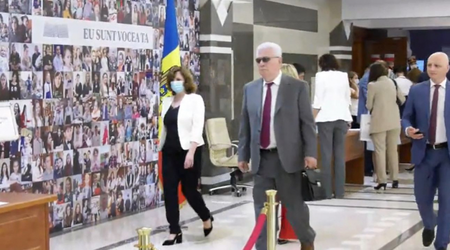 Vladimir Voronin, raspuns surprinzator, la Parlament: "-V-a fost dor de fotoliul de deputat? -NU" - VIDEO