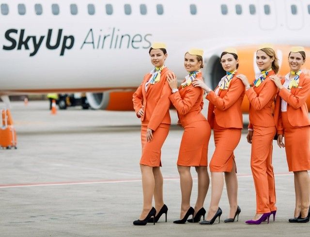 In pantaloni si adidasi - insotitoarele de bord al unei companii aeriene din Ucraina vor arata diferit - FOTO
