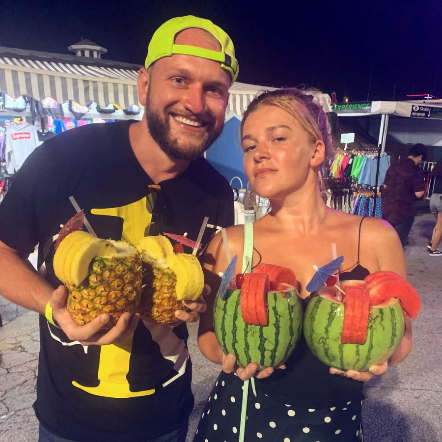 Isi traieste fericirea peste ocean! Acum 2 ani, Karizma si fiica sa plecau pentru prima data in SUA: „Mama, noi cand vom merge in Moldova tot o sa schimbam trei „samaleoate”?”