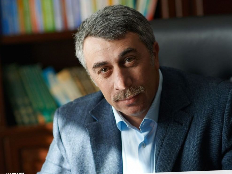 Pediatrul, Evghenii Komarovsky: „Trebuie sa tinem bebelusul in pozitie verticala dupa alaptat”?