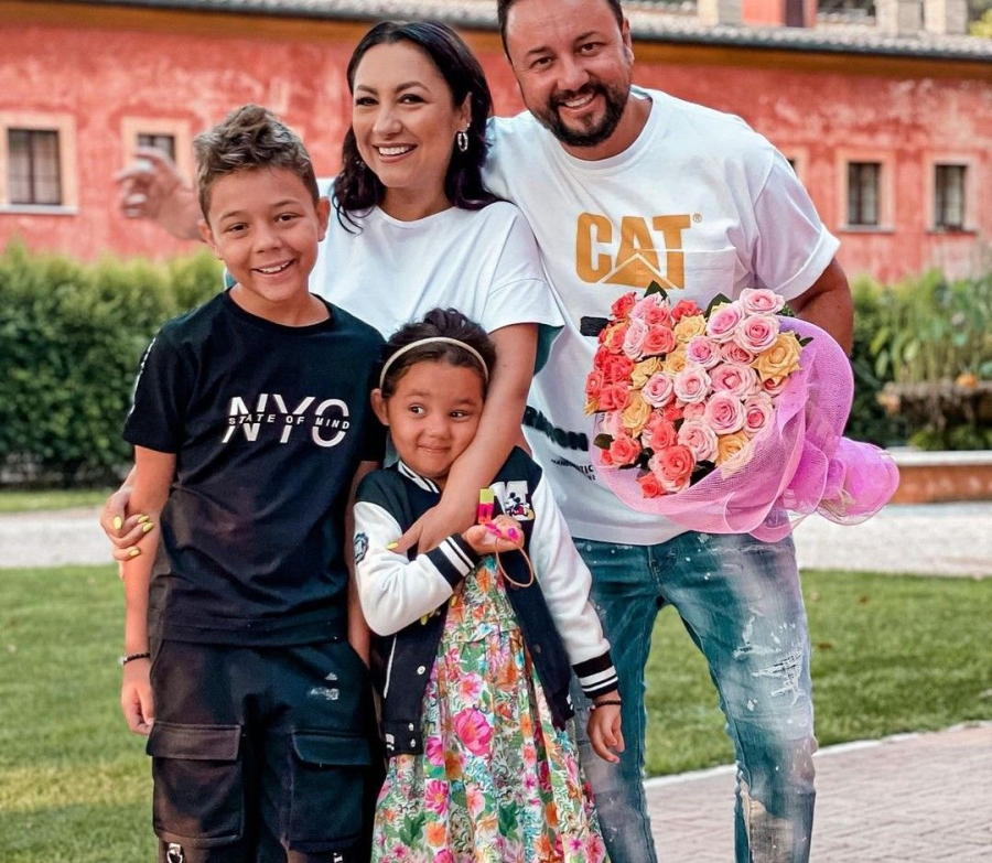 Andra isi sarbatoreste ziua de nastere! Vezi cati ani a implinit artista dar si cum au felicitat-o Fratii Advahov: „Ne leaga o prietenie frumoasa” 