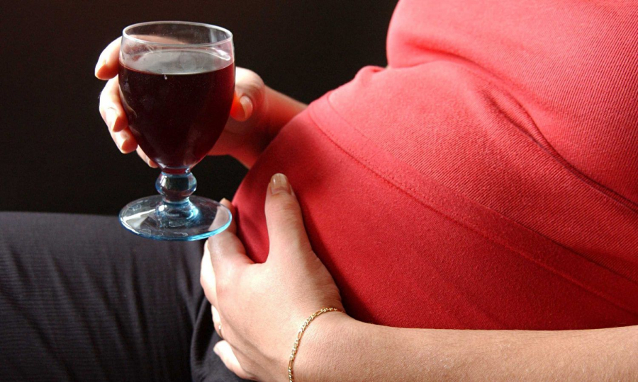Consumul excesiv de alcool scade sansele de a obtine o sarcina?