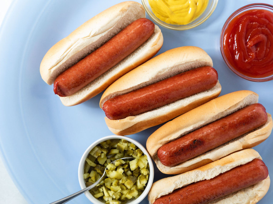 Un singur hot dog mancat poate reduce speranta de viata cu 36 de minute 