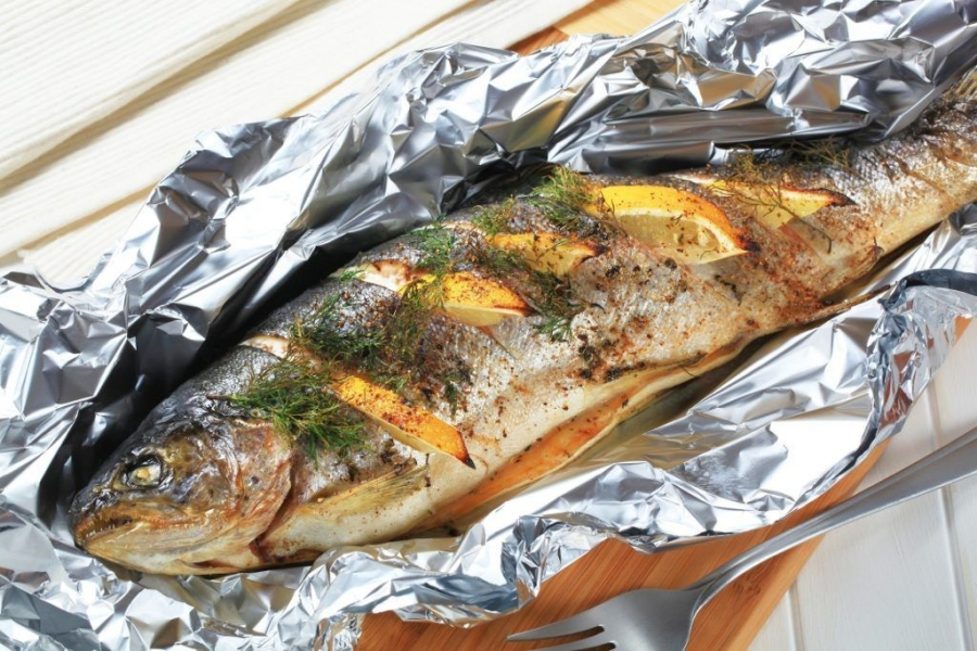 De ce nu e indicat sa folosesti folia de aluminiu pentru a acoperi resturile de alimente. Cu ce sa o inlocuiesti