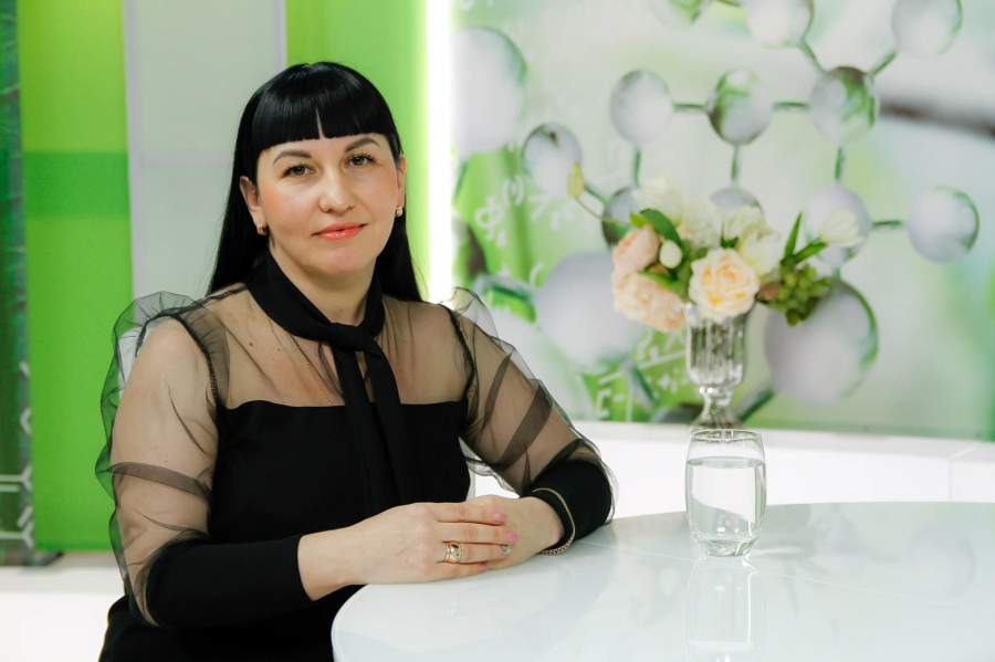 Copilul tau are piele rugoasa sau cruste tari la atingere? Care este diferenta dintre dermatita seboreica si atopica, iti spune Alla Chichicea, medic pediatru