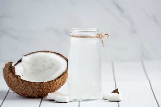 Bautura care a devenit „la moda”. 7 beneficii dovedite ale apei de cocos