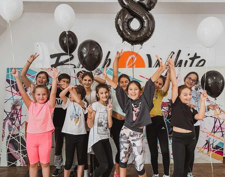 Sunt omagiati! Centrul de dans „Black & White” celebreaza 8 ani de activitate: „Am crescut 40 de campioni nationali”