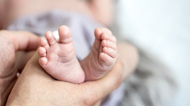 Marea Britanie vrea sa imparta ADN-ul bebelusilor pentru depistarea bolilor rare si a cancerului