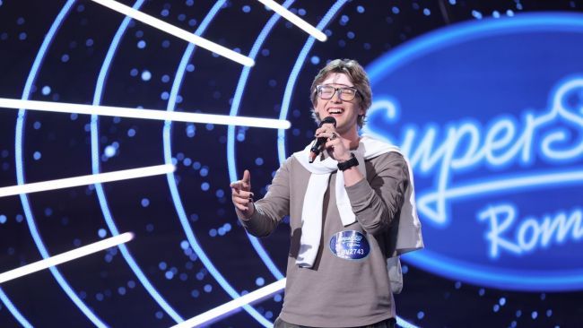 A cantat o melodie de-a lui Justin Bieber, dar nu a impresionat. Cum a reusit Calin Lupea sa treaca in etapa urmatoare, la SuperStar Romania
