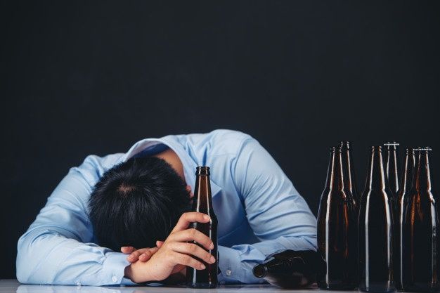Consumul de alcool in exces, corelat cu peste 700.000 de cazuri de cancer in 2020