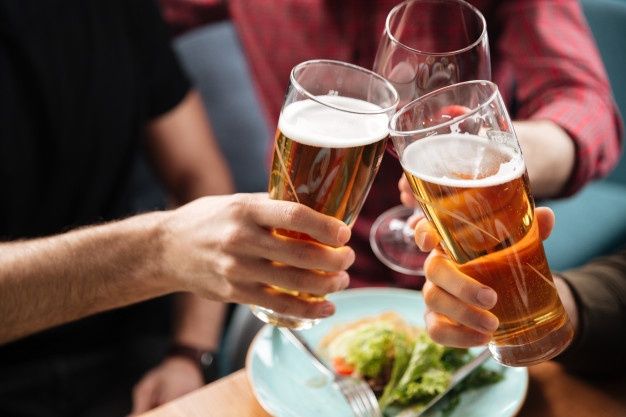 Ce faci daca ai baut prea mult alcool? Sfaturi sa eviti mahmureala de a doua zi