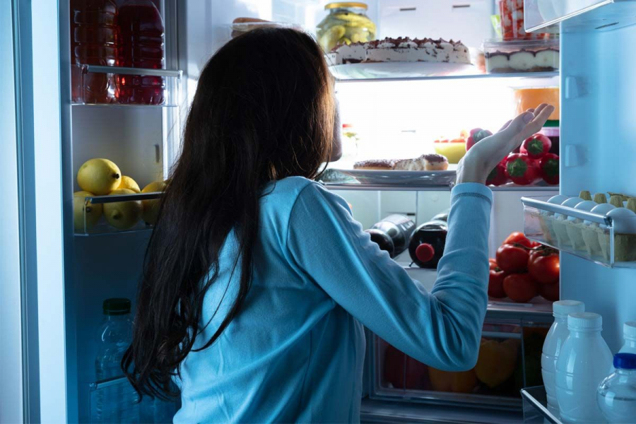 Mancatul in timpul noptii: 5 gustari sanatoase care iti potolesc foamea si te ajuta sa slabesti
