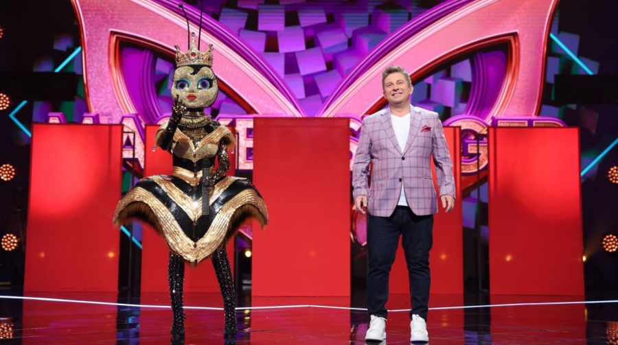 Albina si vocea ei uimitoare! Detectivii de la Masked Singer au oferit nume diferite de vedete