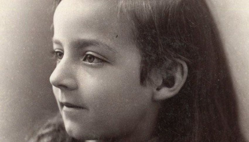 Fetita care a dormit 9 ani. Ellen Sadler si boala ei necunoscuta care a socat lumea