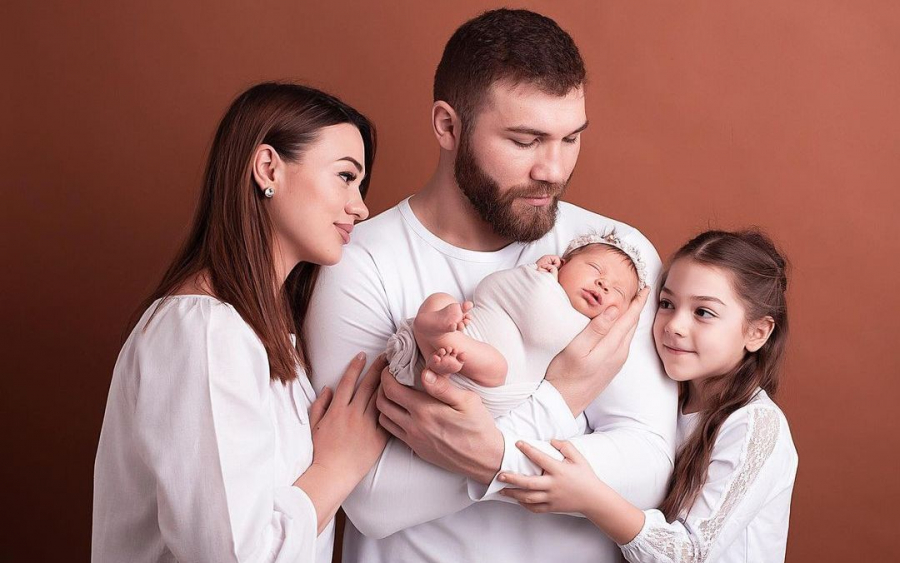 Zambetul ei te topeste! Familia Cutelaba - fericita, alaturi de mezina lor Leea. Imagini induiosatoare publicate pe Instagram - FOTO
