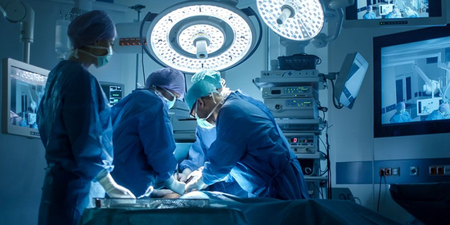 O doctorita a fost amendata pentru ca a taiat piciorul gresit al unui pacient / Ea poate contesta decizia