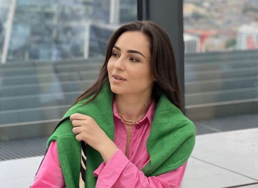 Tu stii care e culoarea anului 2022? Stilista Korina Ankin iti spune cum o poti adapta in tinutele tale: „Este culoarea cu o energie emotionala extraordinara” - FOTO