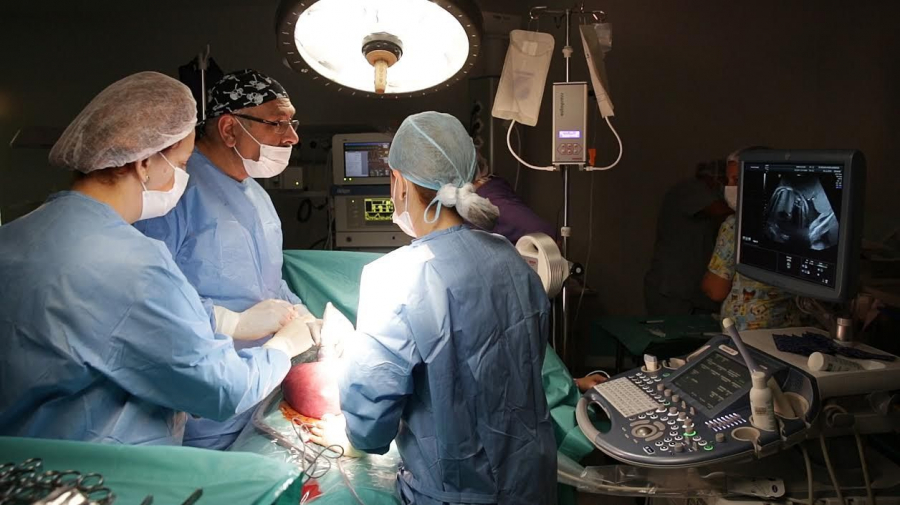 Premiera medicala: un copil nenascut, operat direct in uterul mamei. Cum a avut loc o asemenea interventie