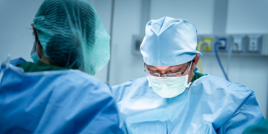 Un medic si-a gravat numele in ficatul unor pacienti. Ce decizie finala a fost luata 