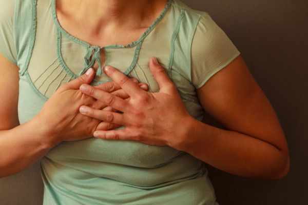 Simptomele infarctului la femei -  cele mai intalnite cazuri care ar trebui sa te ingrijoreze