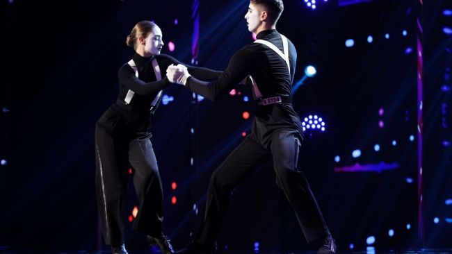 Adrian Oita si Bianca Enache s-au sincronizat perfect pe scena concursului „Romanii au Talent 2022” - VIDEO