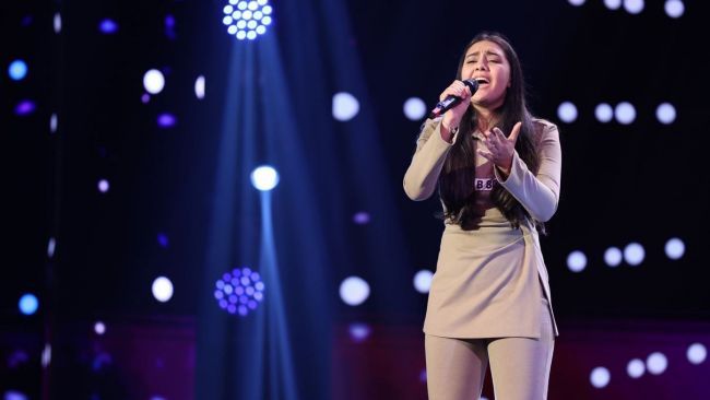 Flori Cutitaru, interpretare impecabila a celebrei piese “Without You” la Romanii au Talent