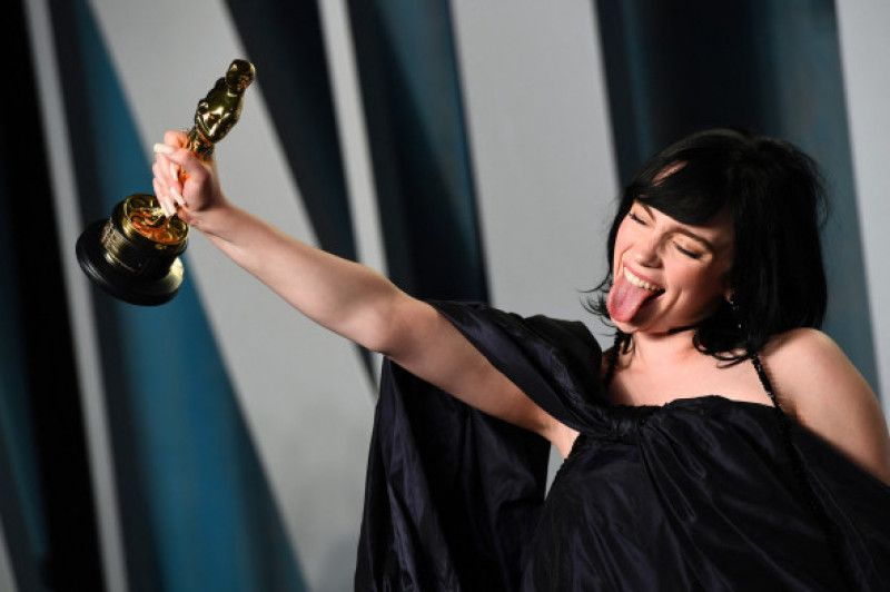 Billie Eilish - prima persoana nascuta in secolul 21 care castiga un premiu Oscar - VIDEO