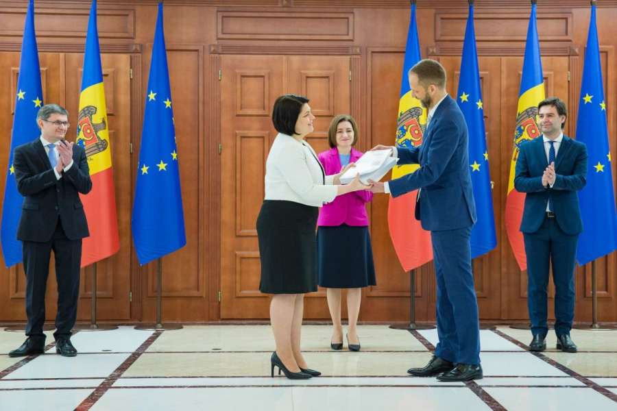 Moldova a trimis prima parte a chestionarului completat de aderare la UE: „Vom aduce Europa acasa” - VIDEO