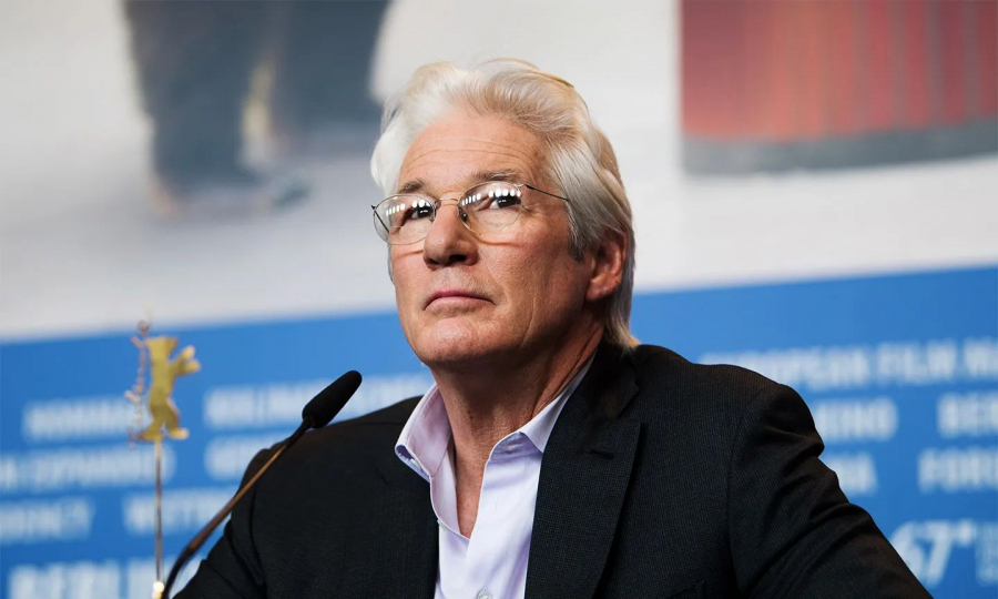 Richard Gere are o sotie cu 33 de ani mai tanara decat el. Vezi cat de bine arata publicista si activista politica - FOTO