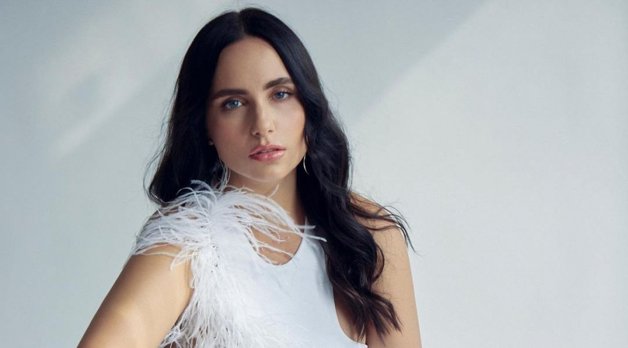 O noua premiera! Catalina Caraus a lansat piesa „Faith”. Vezi cat de bine suna melodia si versurile care au fost scrise de interpreta - VIDEO