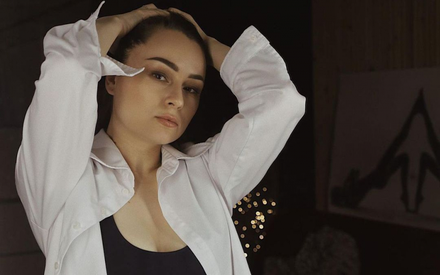 De Revelion poti purta nu doar rochii! Vezi cu ce alte recomandari vine stilista Korina Ankin pentru noaptea dintre ani: „Putem opta pentru outfituri cu nuante...” FOTO