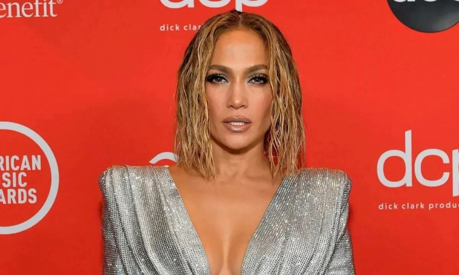 Are 53 de ani, dar arata ca la 23! Jennifer Lopez, secretul tineretei fara batranete - VIDEO