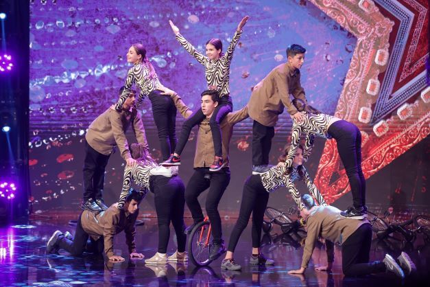 Copiii de la Scoala Recea au facut senzatie cu un numar de echilibristica, la Romanii au Talent - VIDEO