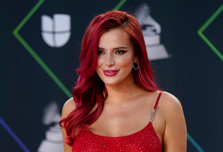 Bella Thorne s-a logodit! Cum arata spectaculosul inel primit de actrita - FOTO